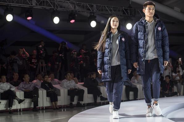 媒体邀请案例 - <b>铜牛学生装新品发布会精彩回顾</b>