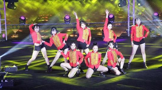 抖音推广 - 短视频 平台 热门话题 运营 策略