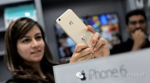 企业出海 - 印度高端手机市场上演三国杀：苹果吞66%份额 中