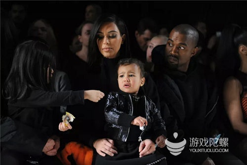 企业出海 - 2岁女儿每5分钟内购1次 卡戴珊被打脸？